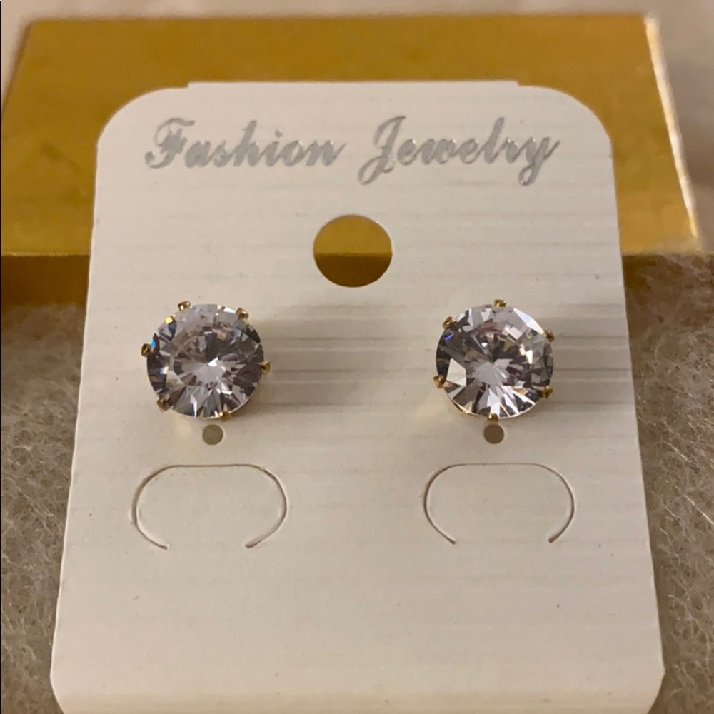New! Fashion Jewelry - Stud Earrings